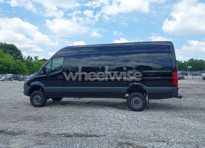 Photo 13 of 2024 Mercedes-benz Sprinter 2500 HIGH ROOF 4-CYL DIESEL HO/STANDARD ROOF 4-CYL DIESEL HO (VIN W1Y4NCVY6RT182569)