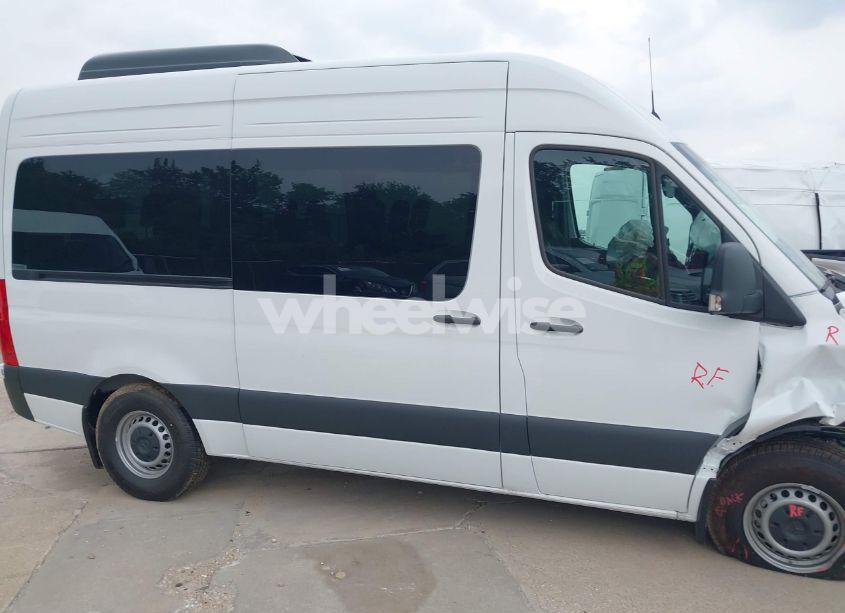 Photo 13 of 2025 Mercedes-benz Sprinter 2500 STANDARD ROOF 4-CYL DIESEL (VIN W1Z4KFHY4SP812671)