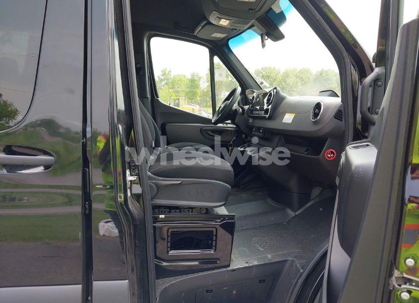 Photo 5 of 2025 Mercedes-benz Sprinter 2500 HIGH ROOF 4-CYL DIESEL (VIN W1Z4KGHY2ST213362)