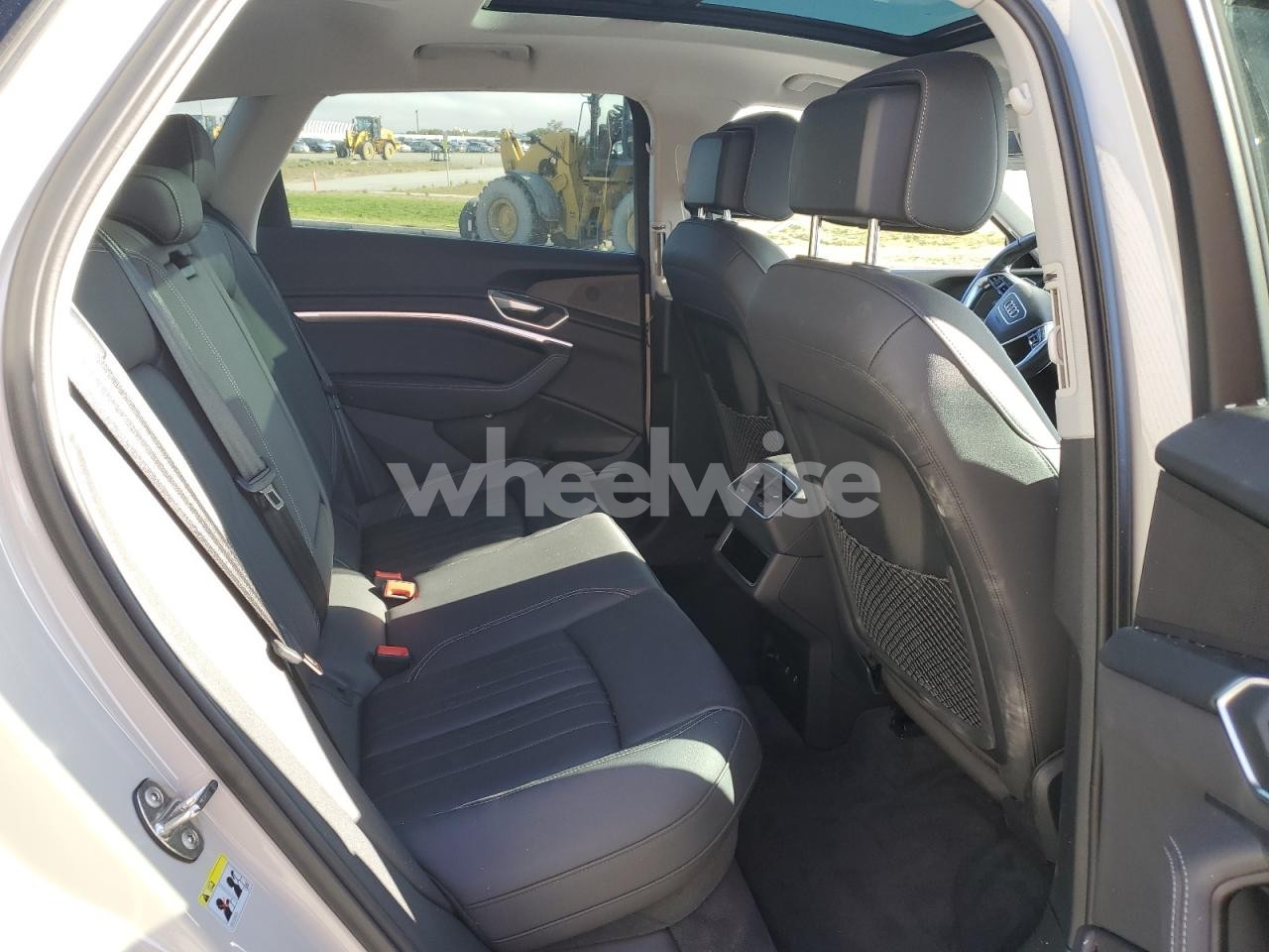 Photo 11 of 2022 AUDI E-TRON PREMIUM (VIN WA1AAAGE6NB012037)