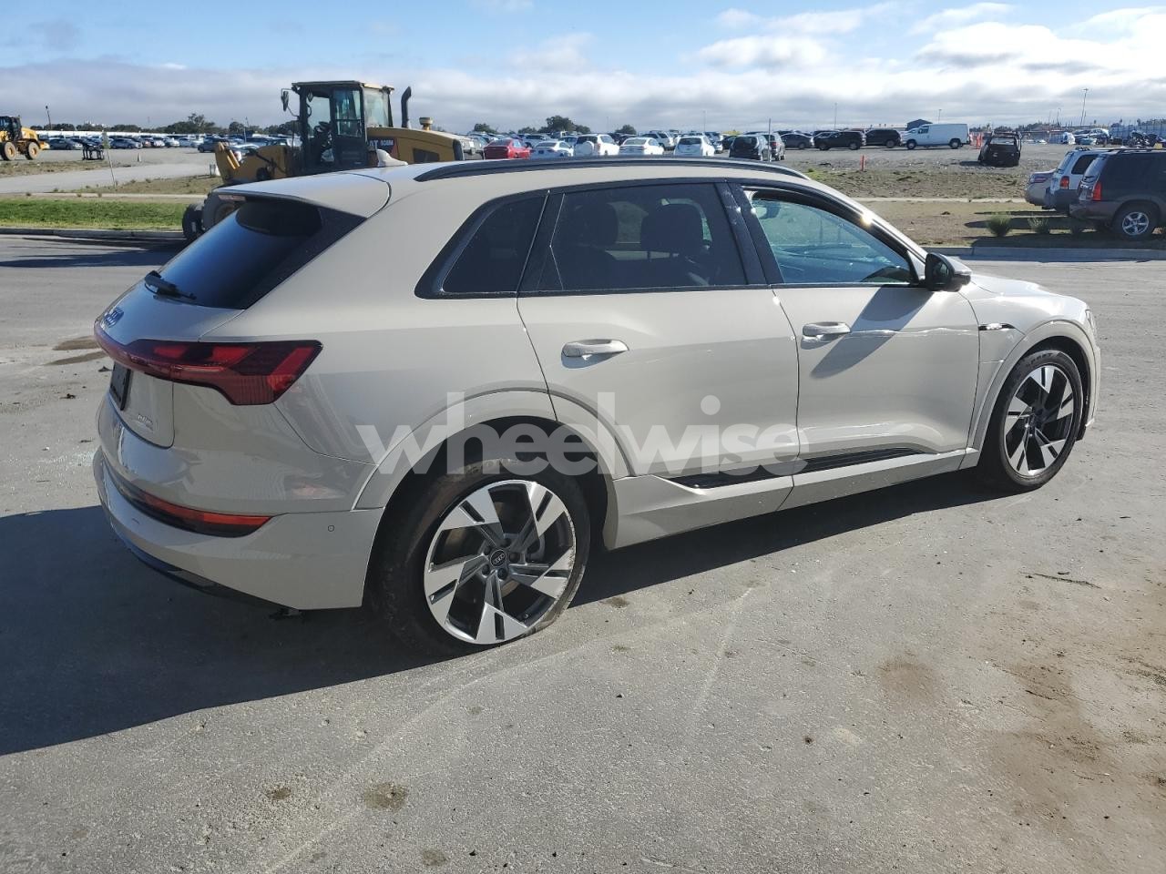 Photo 3 of 2022 AUDI E-TRON PREMIUM (VIN WA1AAAGE6NB012037)