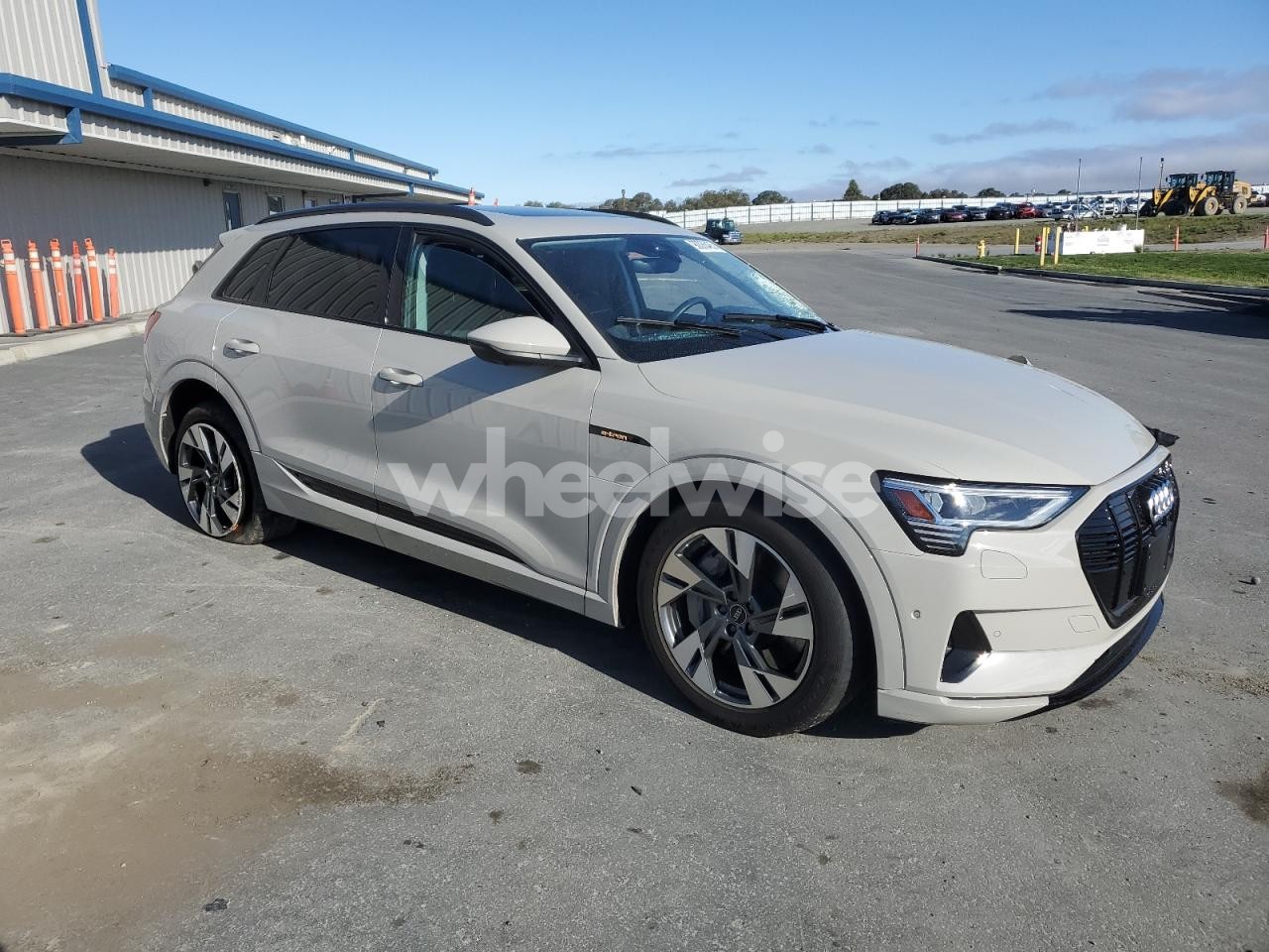 Photo 4 of 2022 AUDI E-TRON PREMIUM (VIN WA1AAAGE6NB012037)