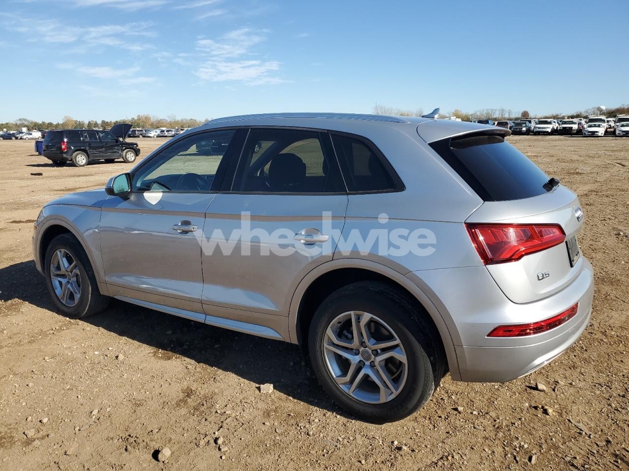 Photo 2 of 2018 AUDI Q5 PREMIUM (VIN WA1ANAFY0J2207500)