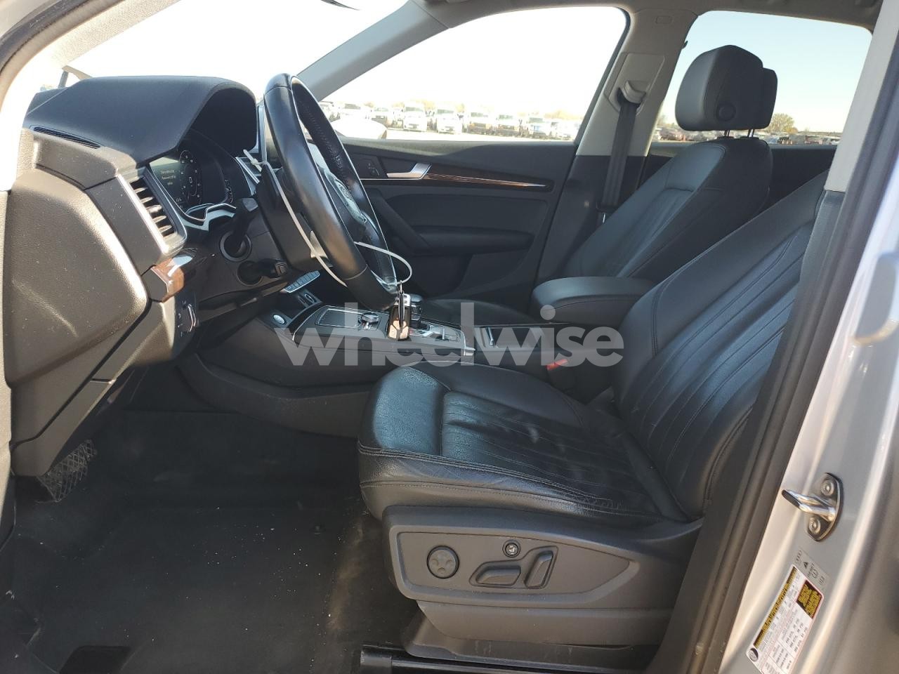 Photo 7 of 2018 AUDI Q5 PREMIUM (VIN WA1ANAFY0J2207500)