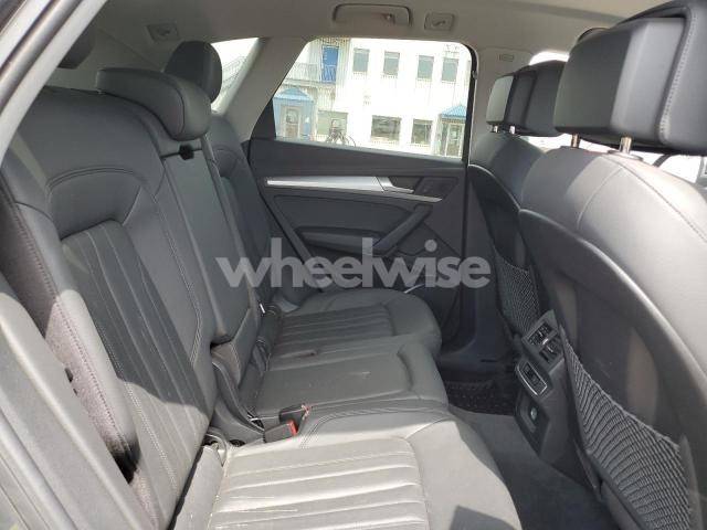 Photo 4 of 2020 AUDI Q5 PREMIUM (VIN WA1ANAFY1L2003517)