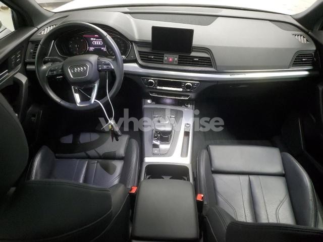 Photo 4 of 2020 AUDI Q5 PREMIUM (VIN WA1ANAFY4L2114949)