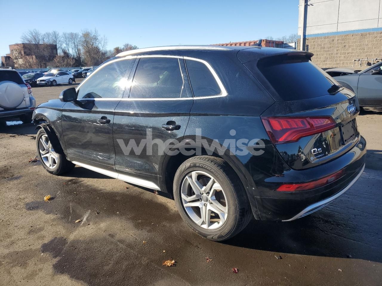 Photo 2 of 2019 AUDI Q5 PREMIUM (VIN WA1ANAFYXK2072494)