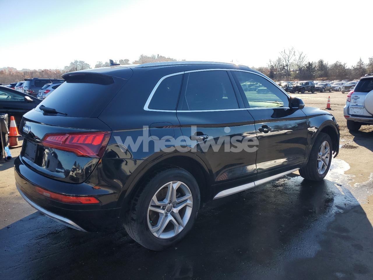 Photo 3 of 2019 AUDI Q5 PREMIUM (VIN WA1ANAFYXK2072494)