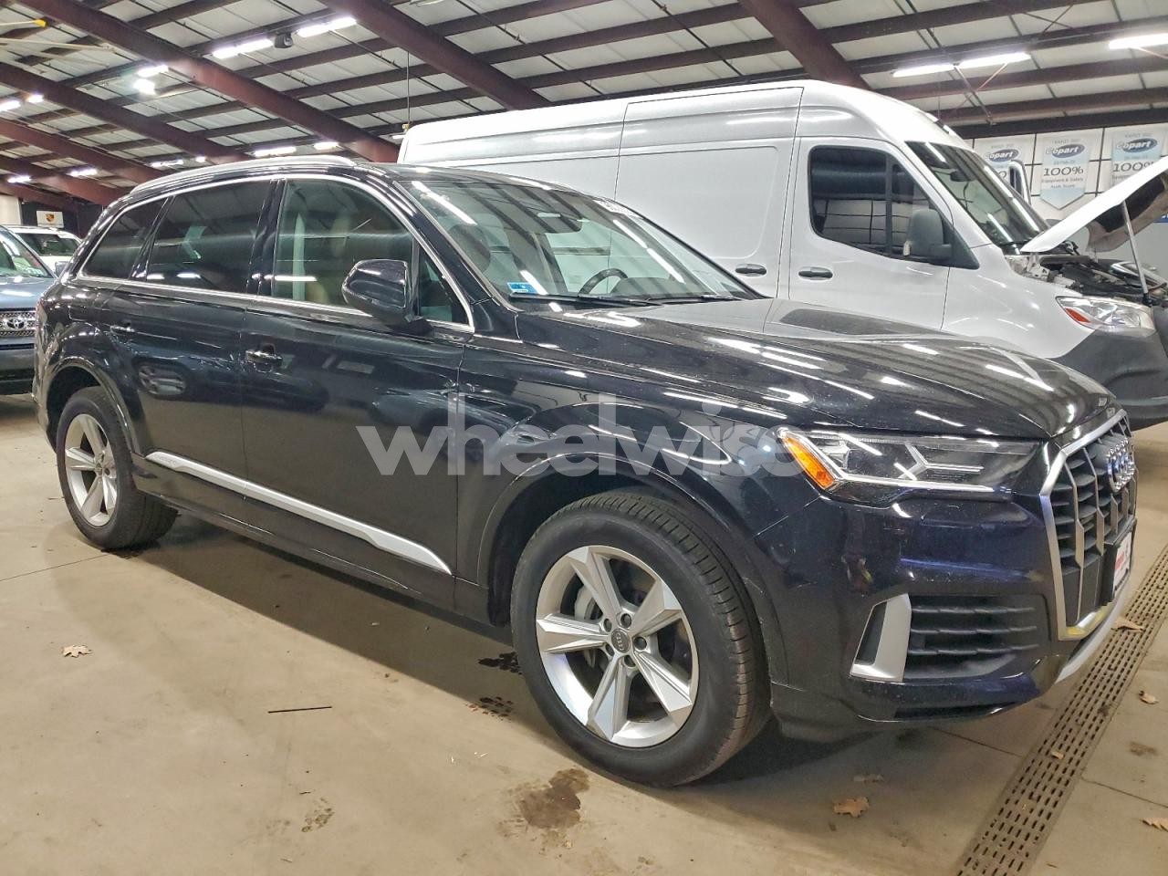 Photo 4 of 2020 AUDI Q7 PREMIUM (VIN WA1AXAF76LD000683)