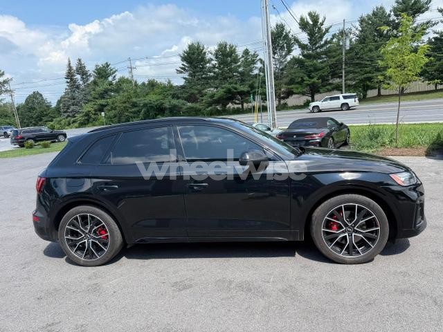 Photo 13 of 2022 AUDI SQ5 PREMIUM PLUS (VIN WA1B4AFY6N2025880)