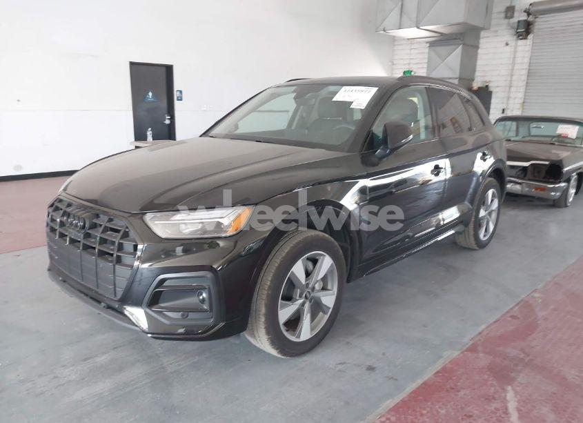 Photo 2 of 2024 Audi Q5 PREMIUM PLUS 40 TFSI QUATTRO S TRONIC (VIN WA1BBAFY2R2142951)