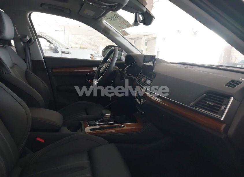 Photo 5 of 2024 Audi Q5 PREMIUM PLUS 40 TFSI QUATTRO S TRONIC (VIN WA1BBAFY2R2142951)