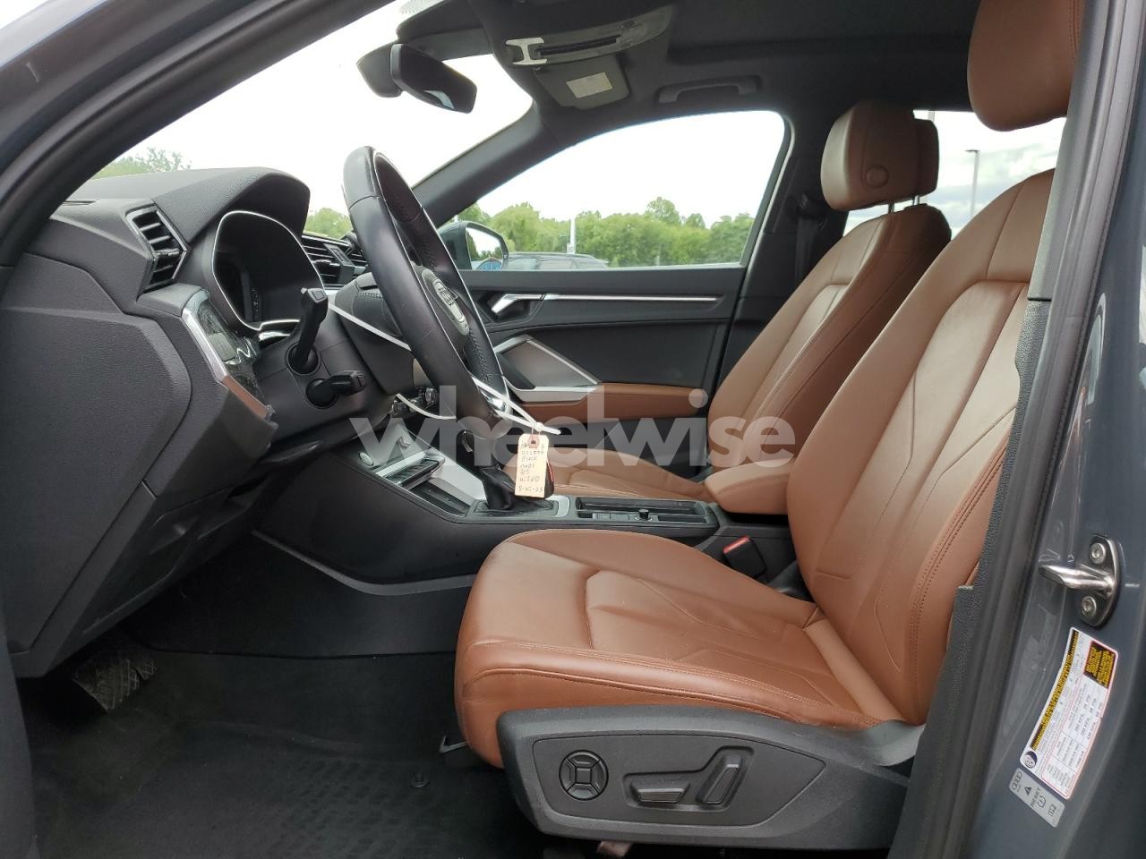 Photo 7 of 2020 AUDI Q3 PREMIUM PLUS (VIN WA1BECF36L1103557)