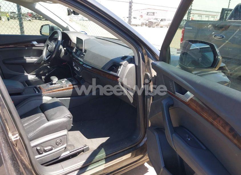 Photo 5 of 2019 Audi Q5 45 PREMIUM (VIN WA1BNAFY3K2037963)