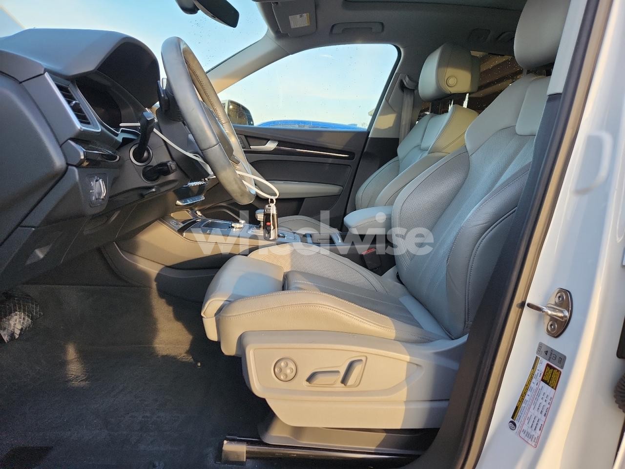 Photo 7 of 2018 AUDI Q5 PREMIUM PLUS (VIN WA1BNAFY6J2090784)