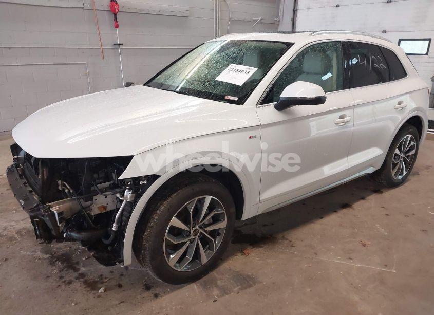 Photo 2 of 2024 Audi Q5 PREMIUM PLUS 45 TFSI S LINE QUATTRO (VIN WA1EAAFY2R2003497)