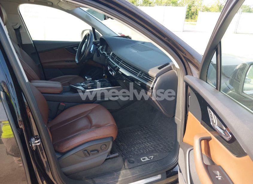 Photo 5 of 2019 Audi Q7 55 PREMIUM (VIN WA1LAAF72KD046925)