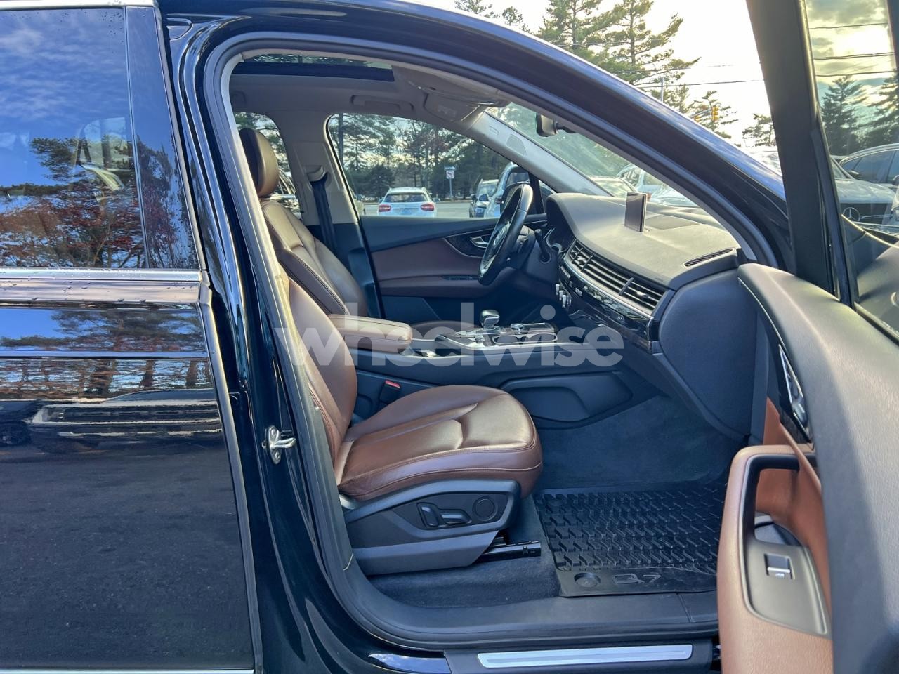 Photo 5 of 2018 AUDI Q7 PREMIUM PLUS (VIN WA1LAAF79JD038593)