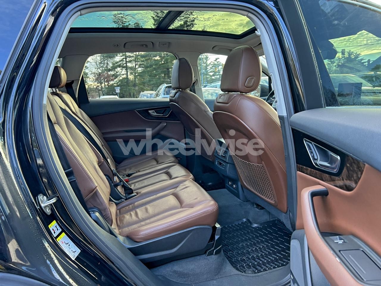 Photo 6 of 2018 AUDI Q7 PREMIUM PLUS (VIN WA1LAAF79JD038593)