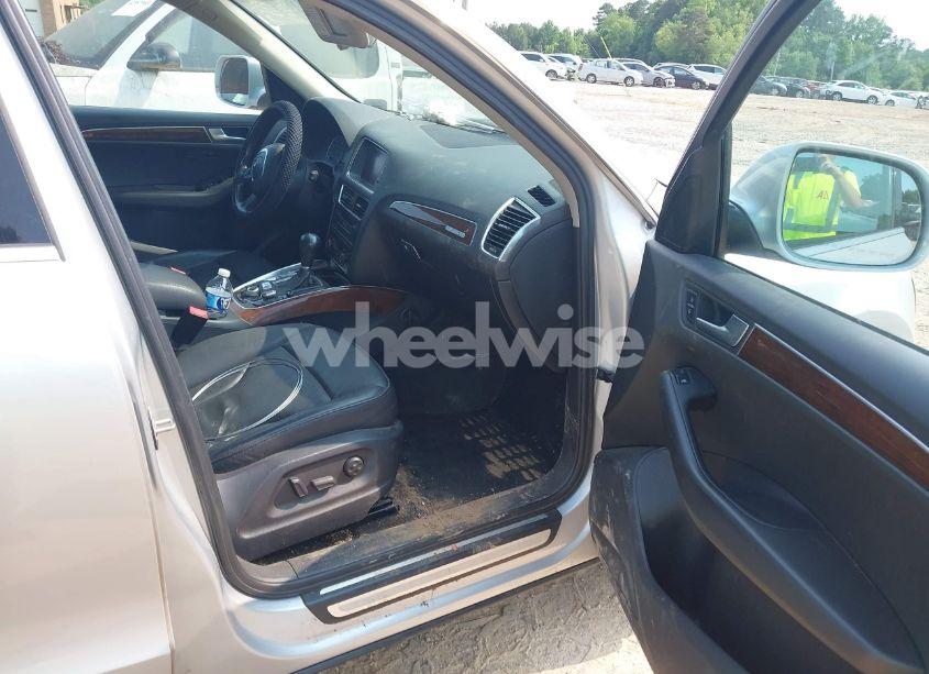 Photo 5 of 2012 Audi Q5 2.0T PREMIUM (VIN WA1LFAFP2CA074180)