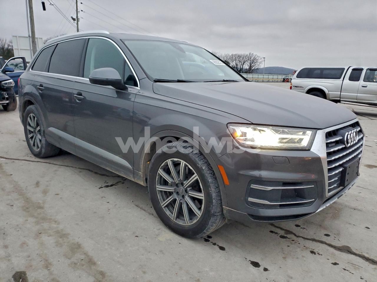 Photo 4 of 2018 AUDI Q7 PREMIUM PLUS (VIN WA1LHAF71JD034078)