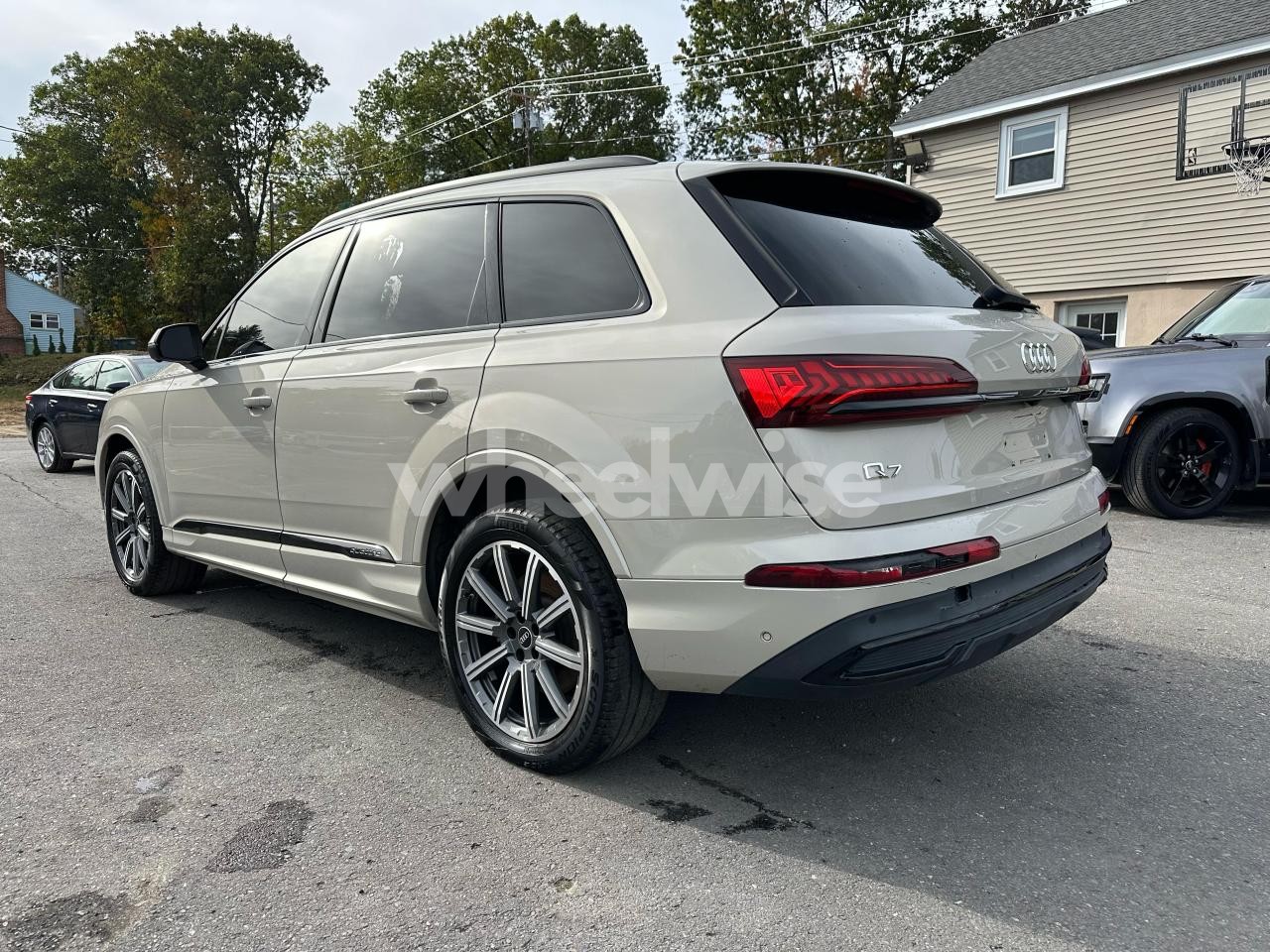 Photo 2 of 2022 AUDI Q7 PREMIUM PLUS (VIN WA1LJBF72ND015961)