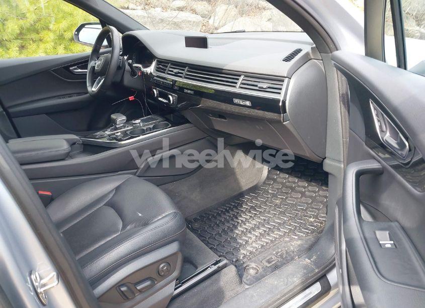 Photo 5 of 2018 Audi Q7 3.0T PREMIUM (VIN WA1VAAF7XJD046839)