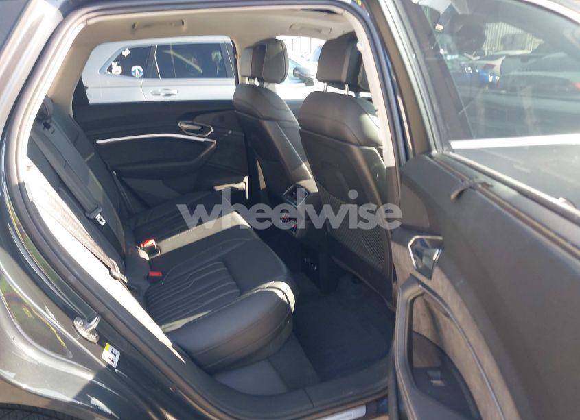 Photo 8 of 2019 Audi E-tron PREMIUM PLUS (VIN WA1VAAGE2KB021539)