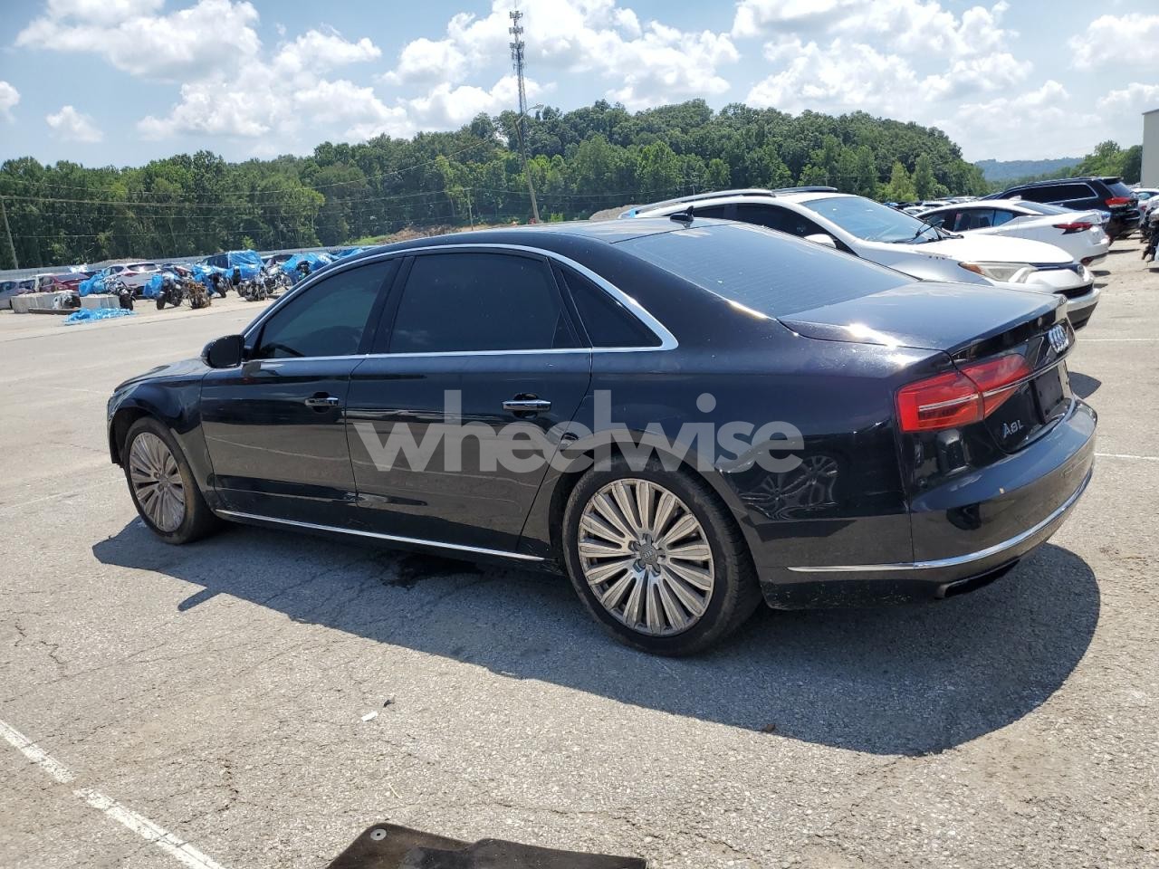 Photo 2 of 2015 AUDI A8 L QUATTRO (VIN WAU3GAFD5FN010251)