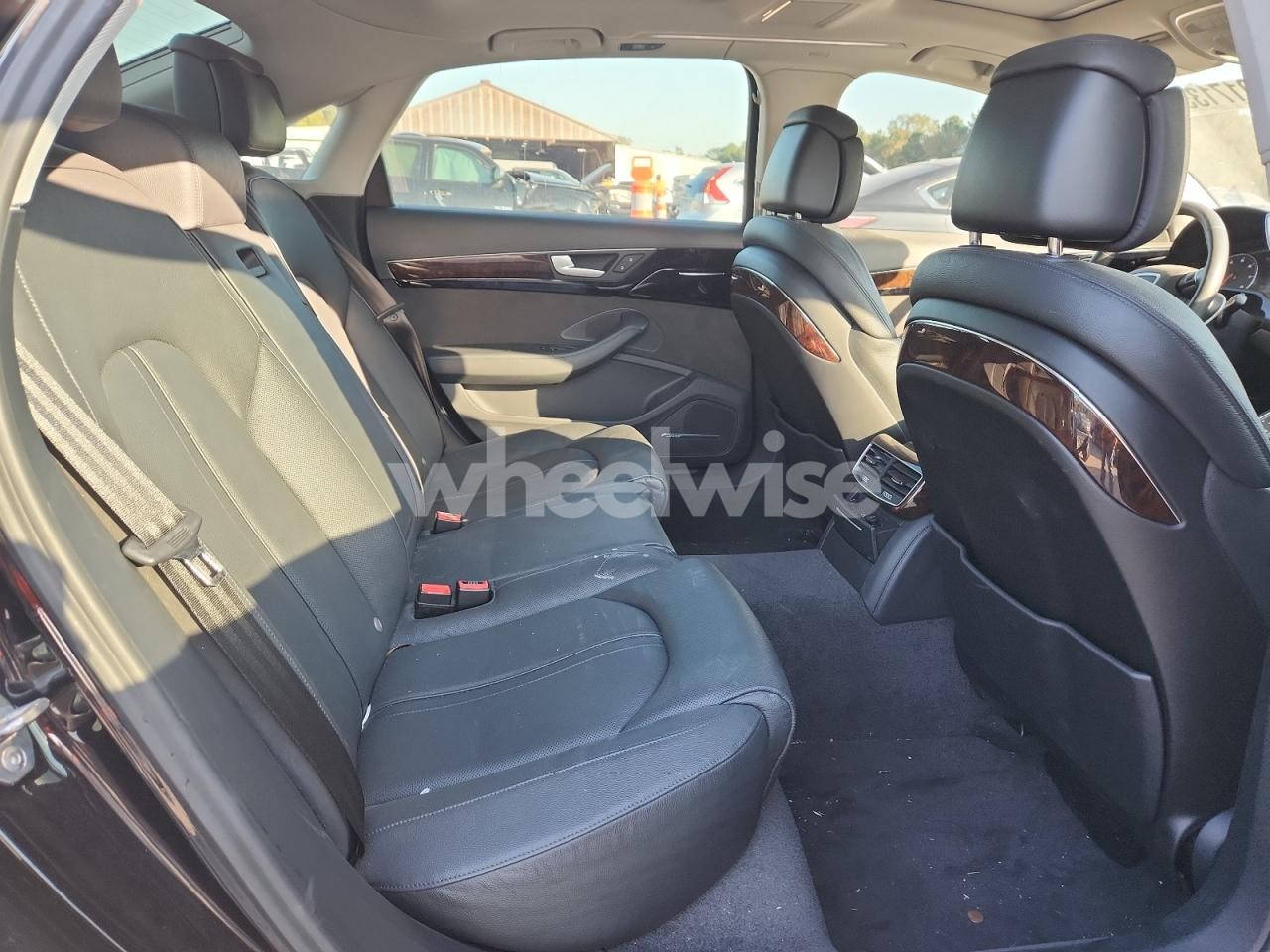 Photo 10 of 2018 AUDI A8 L QUATTRO (VIN WAU44AFDXJN000627)
