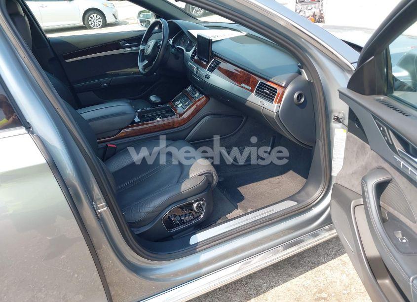 Photo 5 of 2013 Audi A8 4.0T (VIN WAUA2AFD5DN021950)