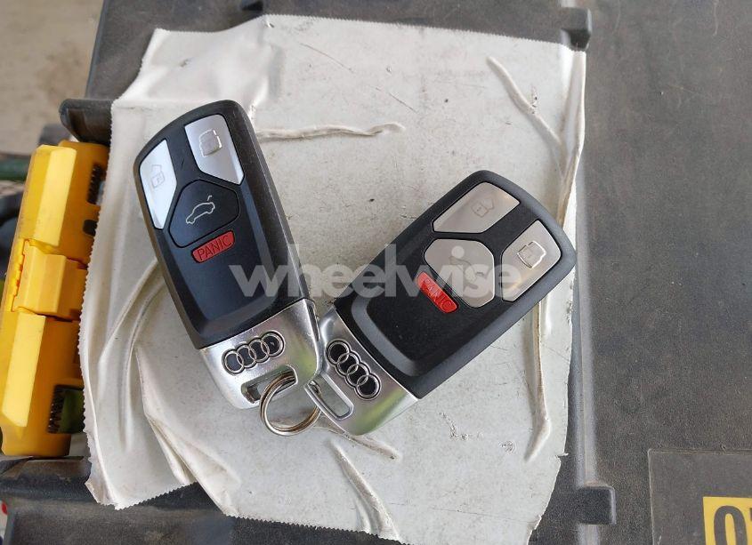 Photo 11 of 2018 Audi A4 2.0T PREMIUM/2.0T TECH PREMIUM (VIN WAUENAF44JA165744)