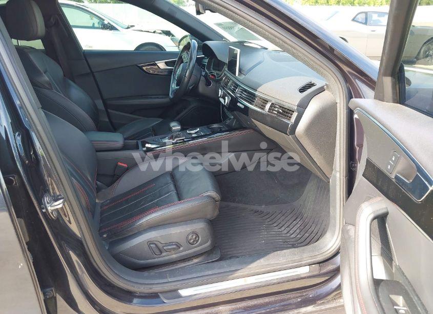 Photo 5 of 2018 Audi A4 (VIN WAUENAF48JA061984)