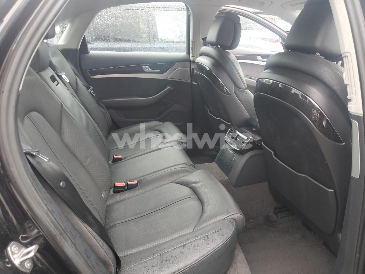 Photo 10 of 2015 AUDI A8 QUATTRO N/A (VIN WAUJGAFD4FN006456)