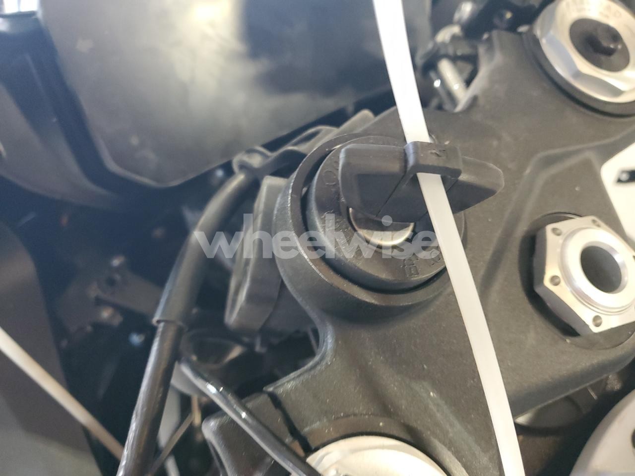 Photo 8 of 2025 BMW S 1000 RR (VIN WB10P2300S6L62491)