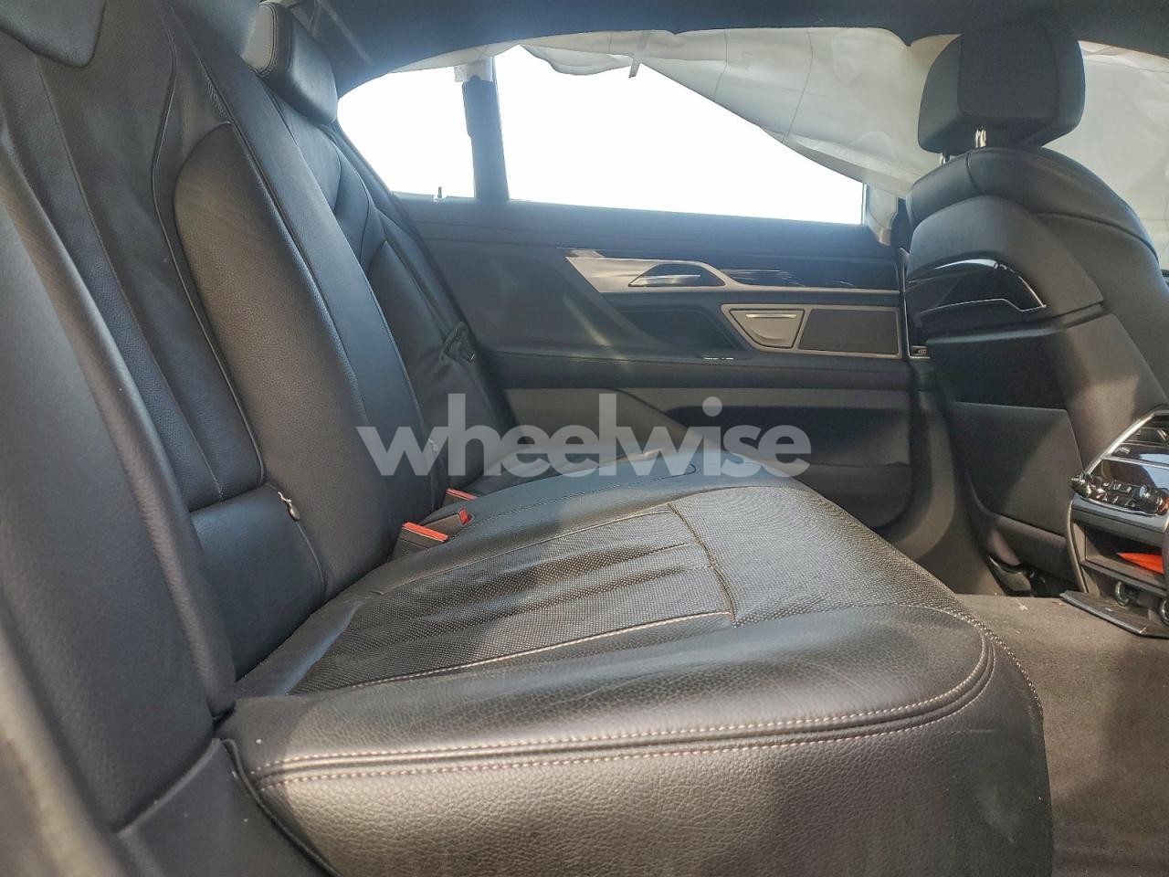 Photo 10 of 2019 BMW 740 XI (VIN WBA7E4C59KGV70021)