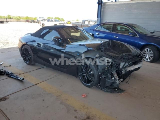 Photo 2 of 2020 BMW Z4 M40I (VIN WBAHF9C03LWW40848)