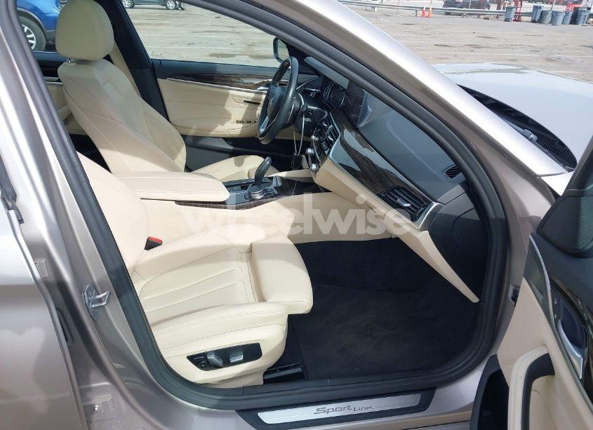 Photo 5 of 2019 Bmw 530i (VIN WBAJA5C56KWA58071)