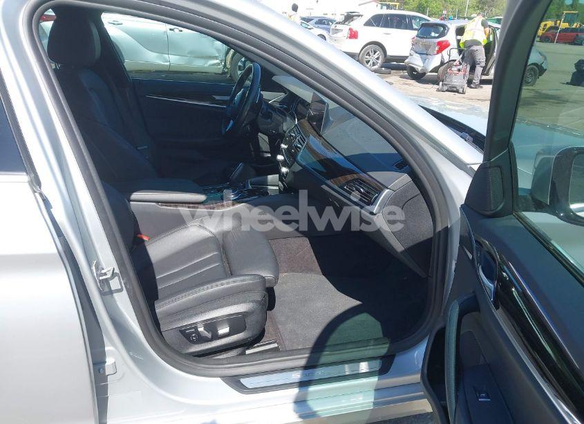 Photo 5 of 2019 Bmw 530i (VIN WBAJA5C5XKWW07106)