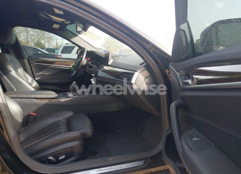 Photo 5 of 2019 Bmw 530i XDRIVE (VIN WBAJA7C54KWW17612)