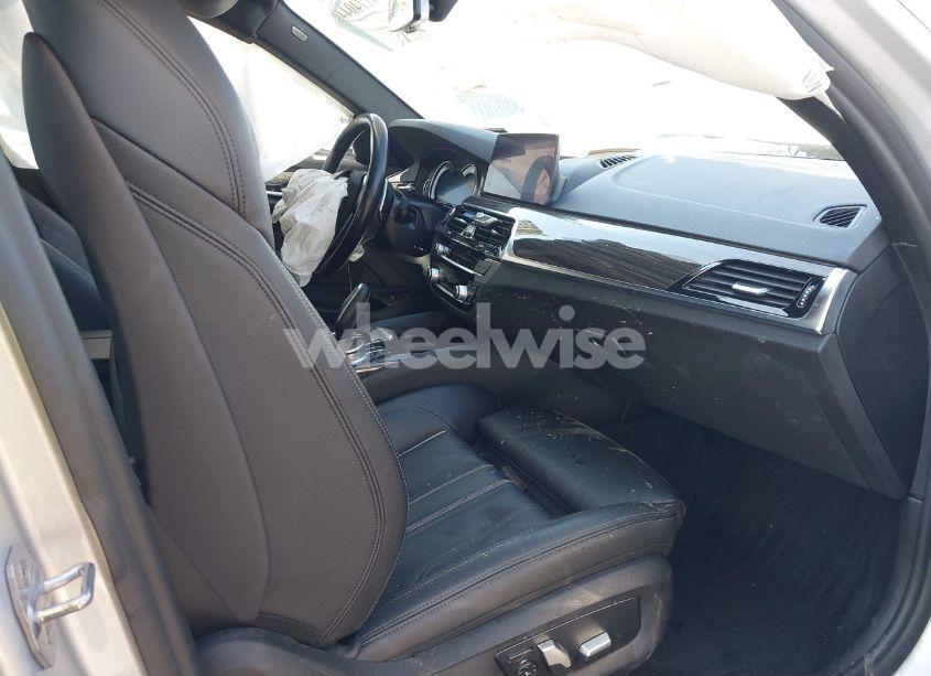 Photo 5 of 2019 Bmw 530i XDRIVE (VIN WBAJA7C59KG909704)