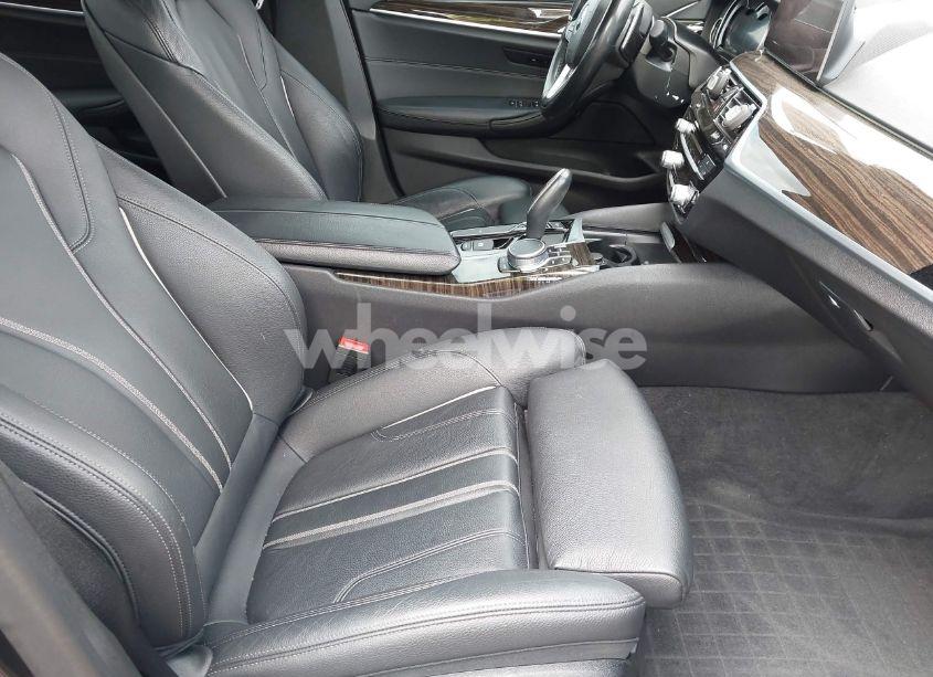 Photo 5 of 2019 Bmw 530i XDRIVE (VIN WBAJA7C59KG911176)