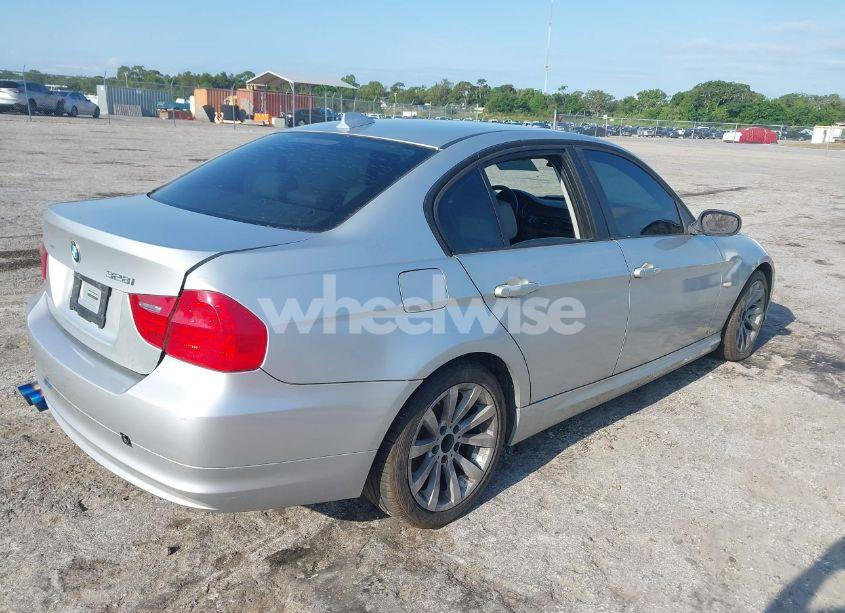 Photo 4 of 2011 Bmw 328i (VIN WBAPH7C5XBE676370)