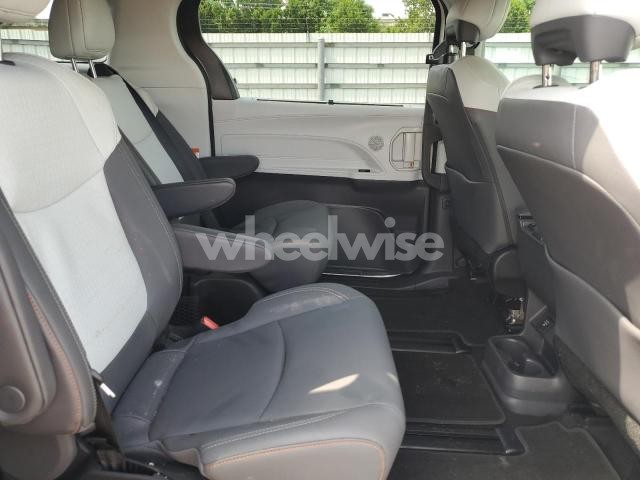 Photo 6 of 2022 TOYOTA SIENNA XSE (VIN WBAPH7G54BNN04958)