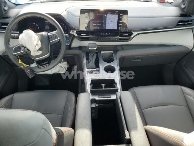 Photo 8 of 2022 TOYOTA SIENNA XSE (VIN WBAPH7G54BNN04958)