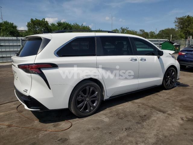 Photo 9 of 2022 TOYOTA SIENNA XSE (VIN WBAPH7G54BNN04958)