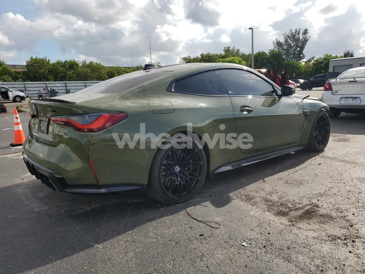 Photo 3 of 2022 BMW M4 COMPETITION (VIN WBS43AZ04NCK63690)