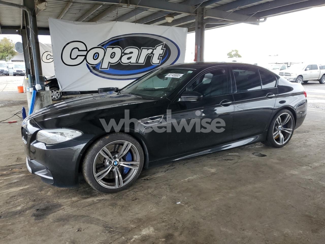 2013 BMW M5 (VIN WBSFV9C5XDC774132) main photo