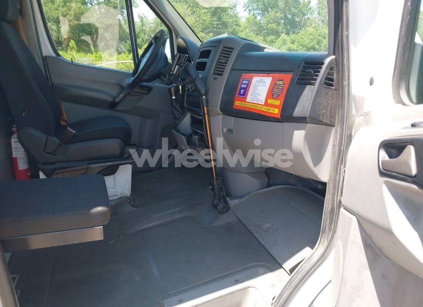 Photo 5 of 2015 Mercedes-benz Sprinter 2500 HIGH ROOF (VIN WD3PE8DB8FP136431)