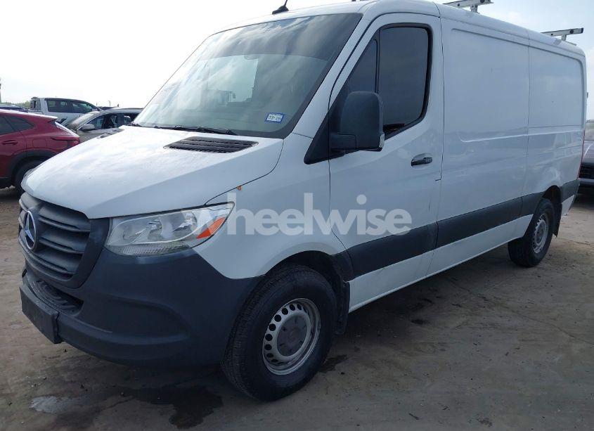 Photo 2 of 2019 Mercedes-benz Sprinter 2500 (VIN WD3PF0CD5KP037660)
